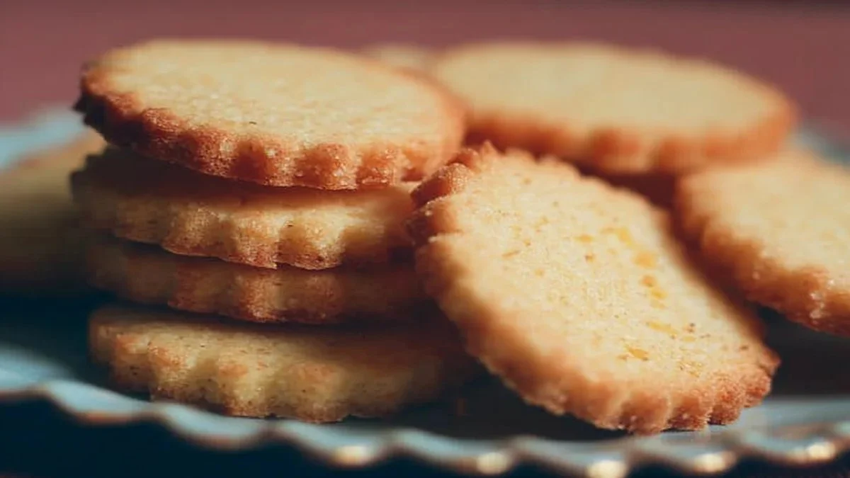 Sablés croustillants et fondants, délicieux biscuits pour accompagner le café.